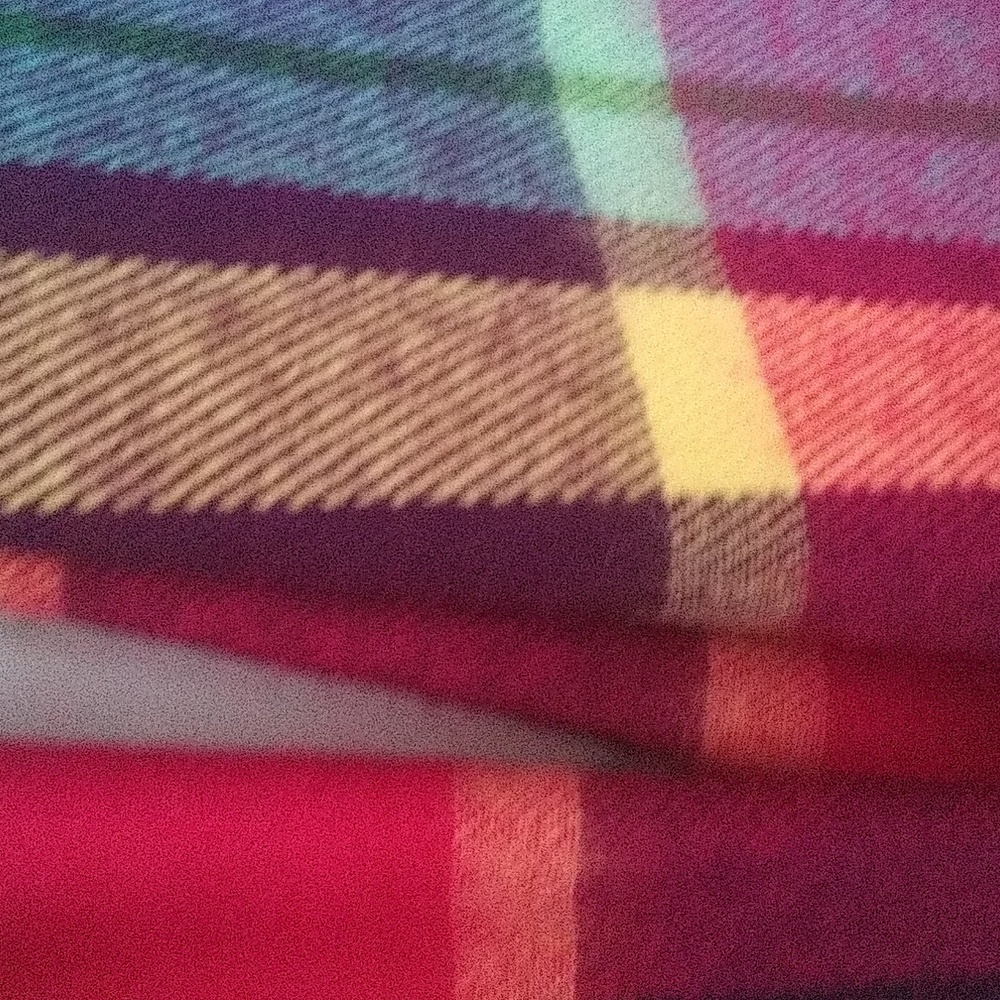 designer Scarf. Est SZ 27x66 $28+ free scarf - Picture 3 of 6